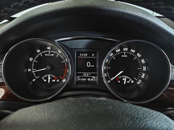 Skoda Superb II Рестайлинг с пробегом 2013 года, цена 1 100 000 рублей, 211140 км, лифтбек, Автокод Объявления