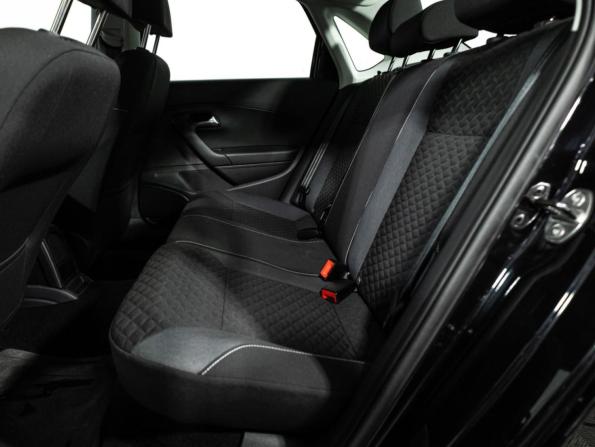 Volkswagen Polo V Рестайлинг с пробегом 2018 года, цена 1 099 777 рублей, 74278 км, седан, Автокод Объявления
