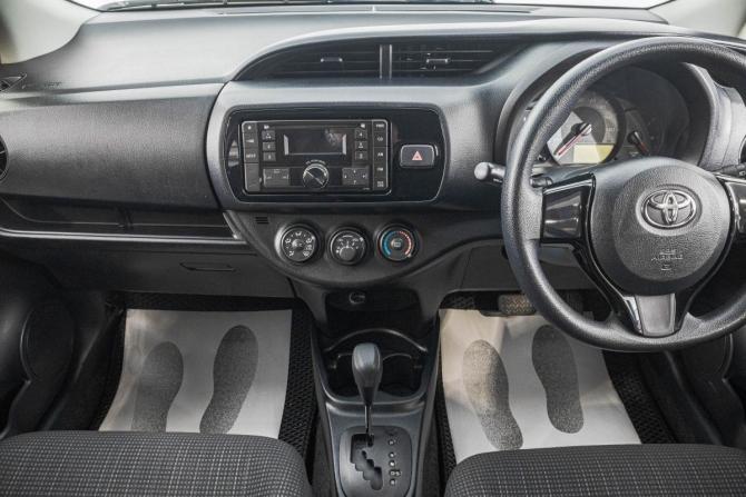 Toyota Vitz III (XP130) Рестайлинг 2 с пробегом 2017 года, цена 929 000 рублей, 78000 км, хэтчбек, Автокод Объявления