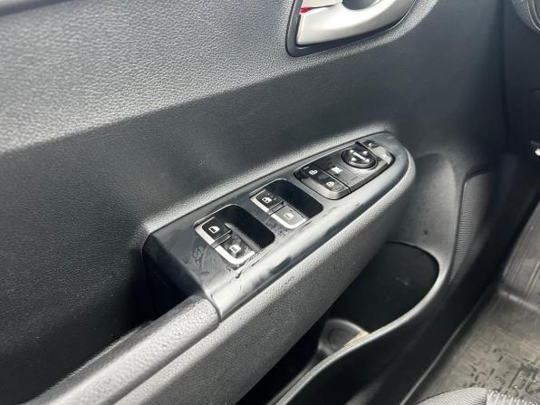 Kia Rio IV Рестайлинг с пробегом 2022 года, цена 1 577 000 рублей, 160964 км, хэтчбек, Автокод Объявления