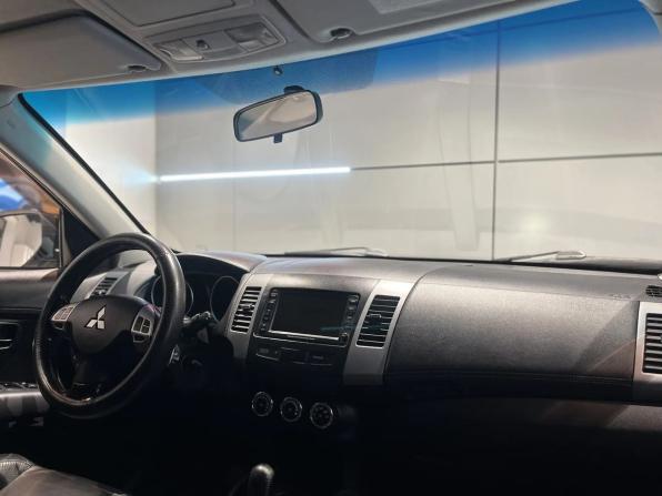 Mitsubishi Outlander II Рестайлинг с пробегом 2011 года, цена 1 330 000 рублей, 234300 км, внедорожник, Автокод Объявления