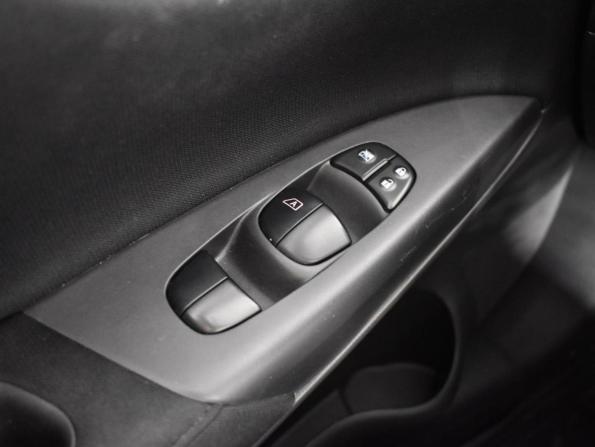Nissan Tiida II с пробегом 2015 года, цена 999 900 рублей, 129871 км, хэтчбек, Автокод Объявления