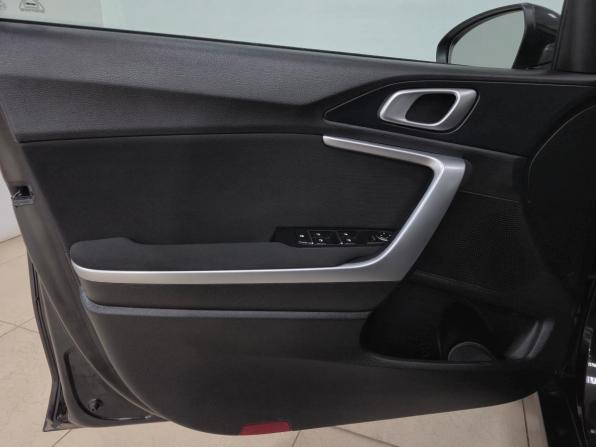 Kia Ceed III Рестайлинг с пробегом 2023 года, цена 1 820 000 рублей, 146300 км, хэтчбек, Автокод Объявления