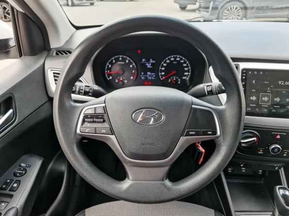 Hyundai Solaris II Рестайлинг с пробегом 2021 года, цена 1 899 000 рублей, 53813 км, седан, Автокод Объявления