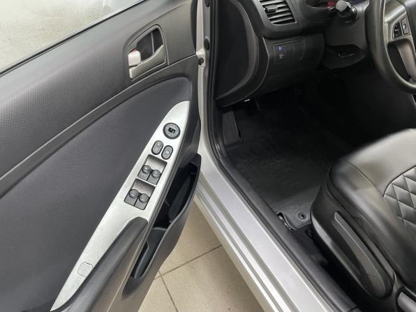 Hyundai Solaris I Рестайлинг с пробегом 2015 года, цена 920 000 рублей, 131299 км, седан, Автокод Объявления
