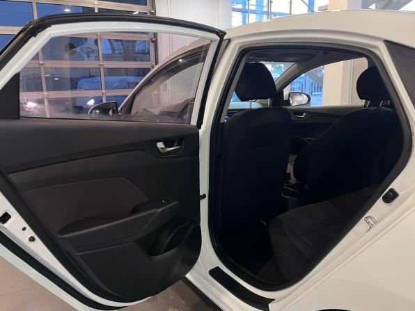 Hyundai Solaris II с пробегом 2018 года, цена 900 000 рублей, 107749 км, седан, Автокод Объявления