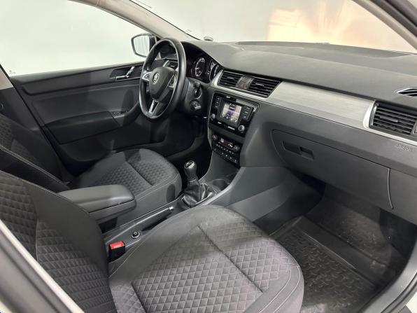 Skoda Rapid I Рестайлинг с пробегом 2017 года, цена 1 390 000 рублей, 52706 км, лифтбек, Автокод Объявления