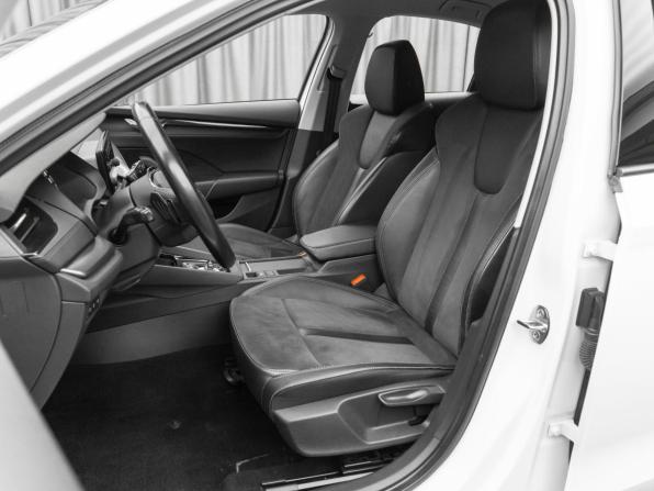 Skoda Octavia IV (A8) с пробегом 2020 года, цена 2 540 000 рублей, 67598 км, лифтбек, Автокод Объявления