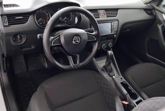 Skoda Octavia III (A7) Рестайлинг с пробегом 2018 года, цена 1 050 000 рублей, 162215 км, лифтбек, Автокод Объявления