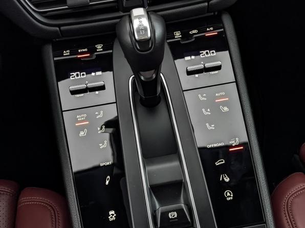 Porsche Macan I Рестайлинг 2 с пробегом 2022 года, цена 7 300 000 рублей, 26584 км, внедорожник, Автокод Объявления