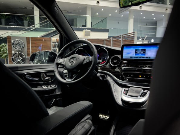 Mercedes-Benz V-Класс III (W447) Рестайлинг с пробегом 2023 года, цена 15 600 000 рублей, 34 км, минивэн, Автокод Объявления