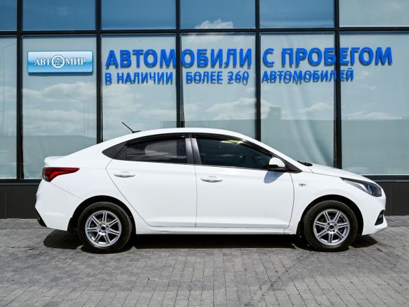 Hyundai Solaris II с пробегом 2018 года, цена 1 029 000 рублей, 140623 км, седан, Автокод Объявления