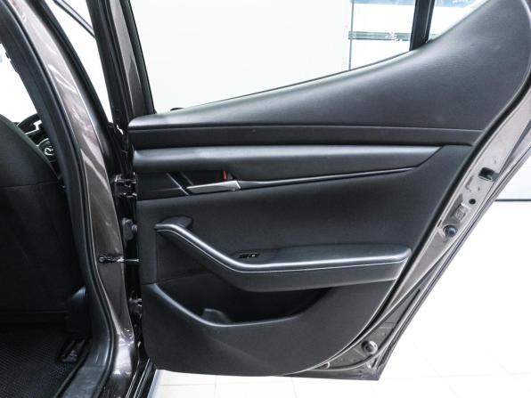 Mazda 3 IV (BP) с пробегом 2021 года, цена 1 500 000 рублей, 115920 км, хэтчбек, Автокод Объявления
