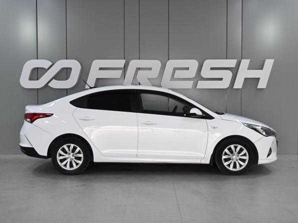 Hyundai Solaris II Рестайлинг с пробегом 2021 года, цена 1 499 000 рублей, 76428 км, седан, Автокод Объявления