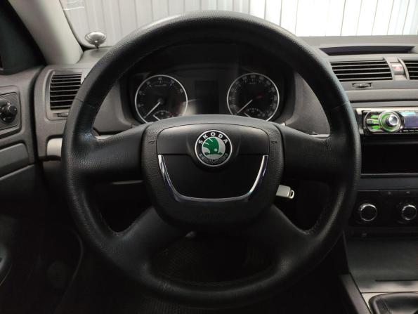 Skoda Octavia II (A5) Рестайлинг с пробегом 2010 года, цена 660 000 рублей, 214072 км, лифтбек, Автокод Объявления