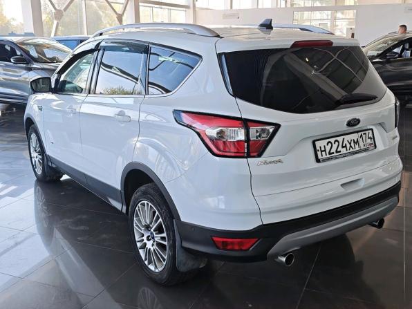 Ford Kuga II Рестайлинг с пробегом 2017 года, цена 1 599 000 рублей, 122000 км, внедорожник, Автокод Объявления