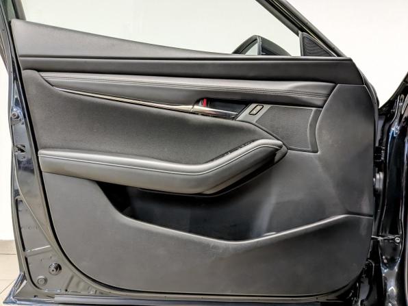 Mazda 3 III (BM) Рестайлинг с пробегом 2019 года, цена 1 800 000 рублей, 67444 км, седан, Автокод Объявления