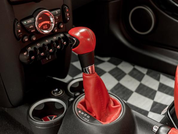 Mini Hatch II (R56) Рестайлинг с пробегом 2012 года, цена 1 000 000 рублей, 105971 км, хэтчбек, Автокод Объявления
