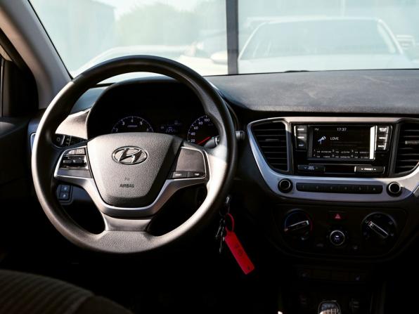 Hyundai Solaris II с пробегом 2018 года, цена 1 325 000 рублей, 85406 км, седан, Автокод Объявления