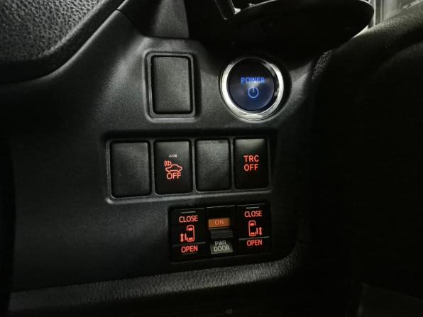 Toyota Noah III (R80) с пробегом 2014 года, цена 1 850 000 рублей, 262415 км, минивэн, Автокод Объявления
