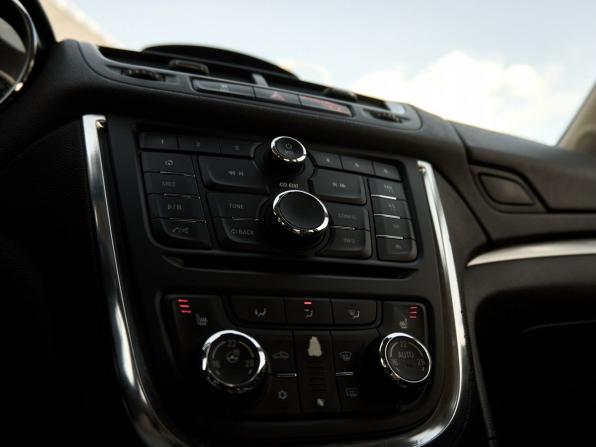 Opel Mokka I с пробегом 2014 года, цена 1 069 000 рублей, 133875 км, внедорожник, Автокод Объявления