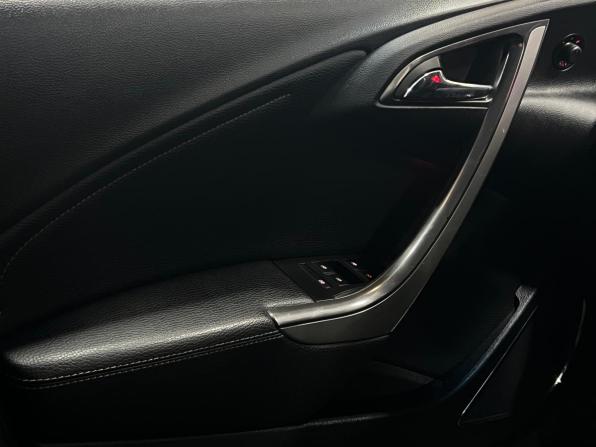 Opel Astra J с пробегом 2010 года, цена 599 000 рублей, 225858 км, хэтчбек, Автокод Объявления
