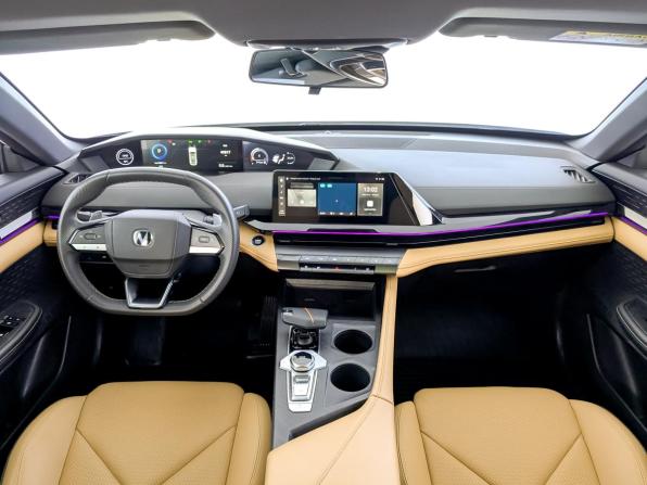Changan UNI-V I с пробегом 2023 года, цена 2 045 000 рублей, 49815 км, лифтбек, Автокод Объявления