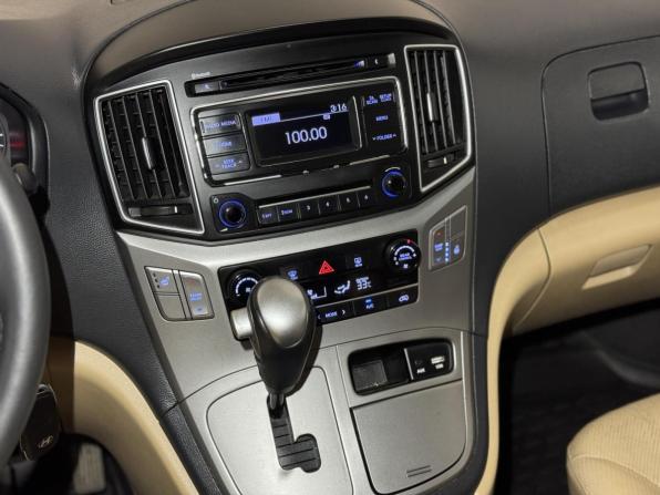 Hyundai H-1 II Рестайлинг с пробегом 2016 года, цена 2 099 000 рублей, 169749 км, минивэн, Автокод Объявления