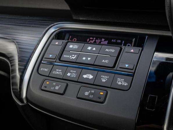 Honda Stepwgn V с пробегом 2016 года, цена 2 170 000 рублей, 96221 км, минивэн, Автокод Объявления