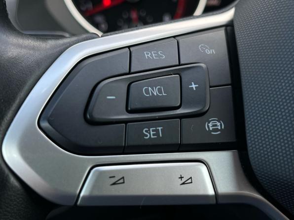 Volkswagen Tiguan II Рестайлинг с пробегом 2021 года, цена 2 350 000 рублей, 111000 км, внедорожник, Автокод Объявления