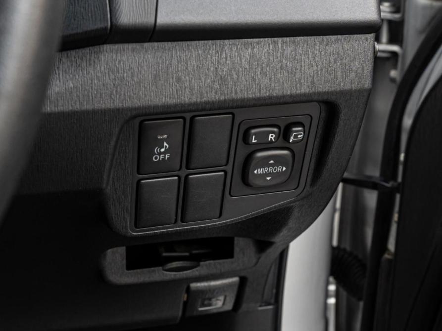 Toyota Prius III Рестайлинг (XW30) Краснодар  - изображение 19