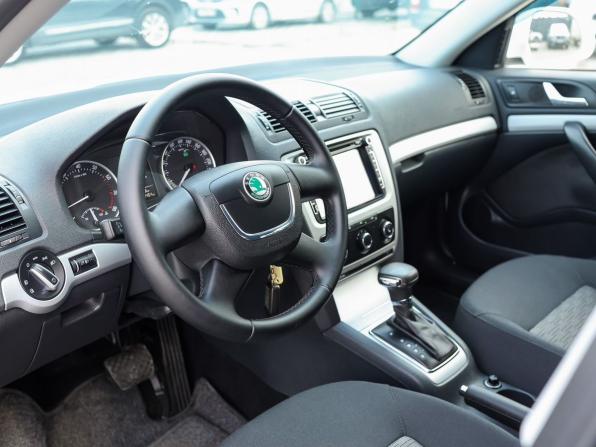 Skoda Octavia II (A5) Рестайлинг с пробегом 2013 года, цена 1 099 000 рублей, 121463 км, лифтбек, Автокод Объявления