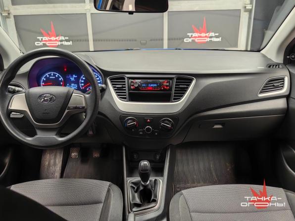 Hyundai Solaris II с пробегом 2017 года, цена 948 000 рублей, 62000 км, седан, Автокод Объявления