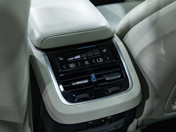 Volvo XC60 II с пробегом 2019 года, цена 4 549 000 рублей, 92932 км, внедорожник, Автокод Объявления
