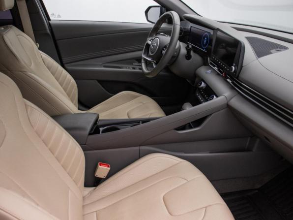Hyundai Elantra VII (CN7) с пробегом 2022 года, цена 2 210 000 рублей, 75480 км, седан, Автокод Объявления