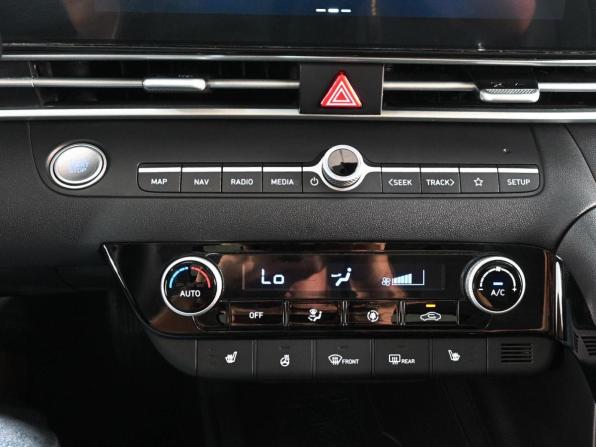 Hyundai Elantra VII (CN7) Рестайлинг с пробегом 2024 года, цена 2 250 000 рублей, 15621 км, седан, Автокод Объявления