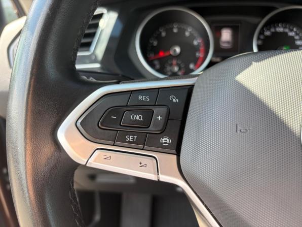 Volkswagen Tiguan II Рестайлинг с пробегом 2021 года, цена 2 835 000 рублей, 55700 км, внедорожник, Автокод Объявления