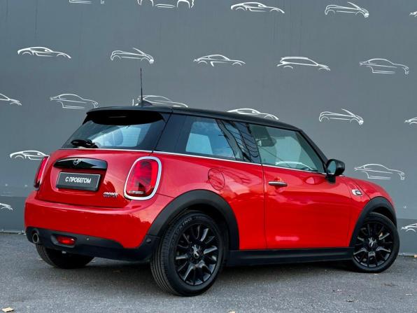 Mini Hatch III (F55/F56) Рестайлинг с пробегом 2021 года, цена 2 220 700 рублей, 108117 км, хэтчбек, Автокод Объявления