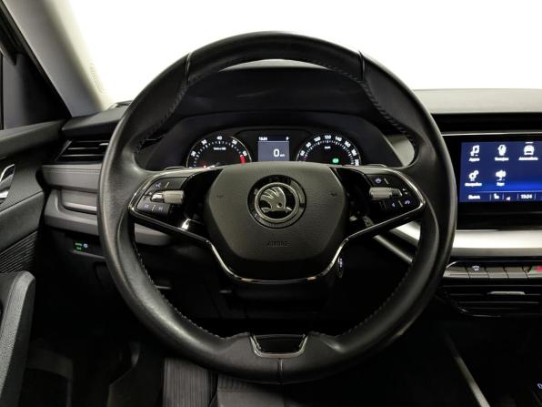 Skoda Octavia IV (A8) с пробегом 2021 года, цена 2 350 000 рублей, 31000 км, лифтбек, Автокод Объявления