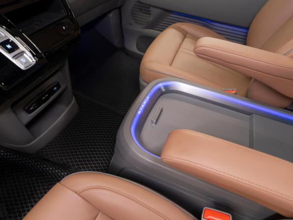 Hyundai Staria I с пробегом 2024 года, цена 6 200 000 рублей, 35945 км, минивэн, Автокод Объявления