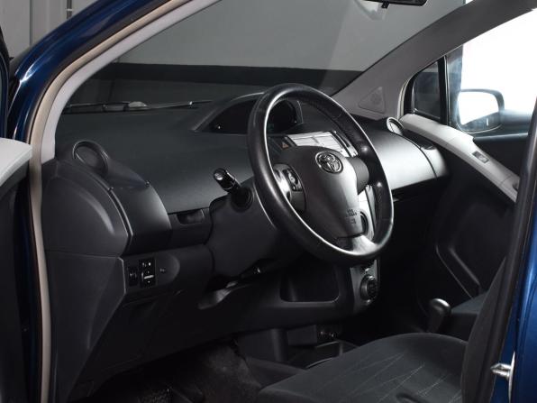 Toyota Yaris II с пробегом 2006 года, цена 449 995 рублей, 198154 км, хэтчбек, Автокод Объявления