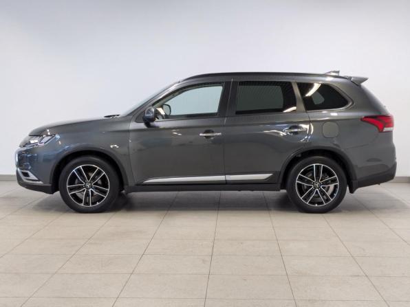 Mitsubishi Outlander III Рестайлинг 3 с пробегом 2022 года, цена 2 795 000 рублей, 65823 км, внедорожник, Автокод Объявления