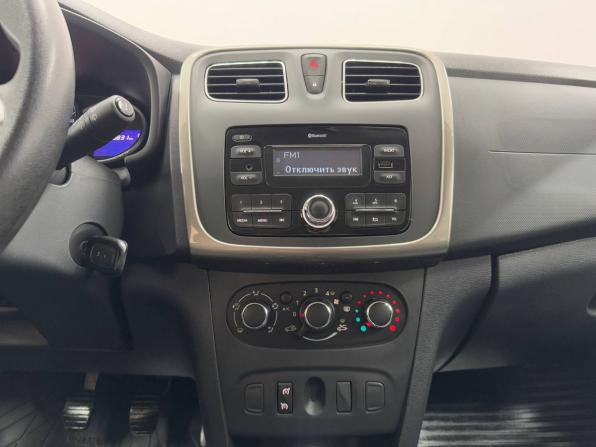 Renault Sandero II Рестайлинг с пробегом 2018 года, цена 919 000 рублей, 169830 км, хэтчбек, Автокод Объявления