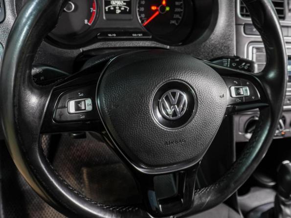Volkswagen Polo V Рестайлинг с пробегом 2018 года, цена 1 299 000 рублей, 132982 км, седан, Автокод Объявления