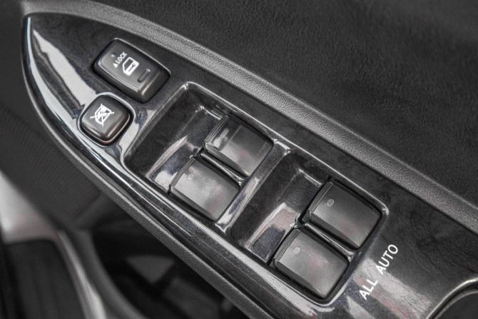 Toyota Wish I Рестайлинг с пробегом 2006 года, цена 999 000 рублей, 146500 км, компактвэн, Автокод Объявления