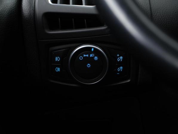 Ford Focus III Рестайлинг с пробегом 2016 года, цена 1 339 111 рублей, 92577 км, седан, Автокод Объявления