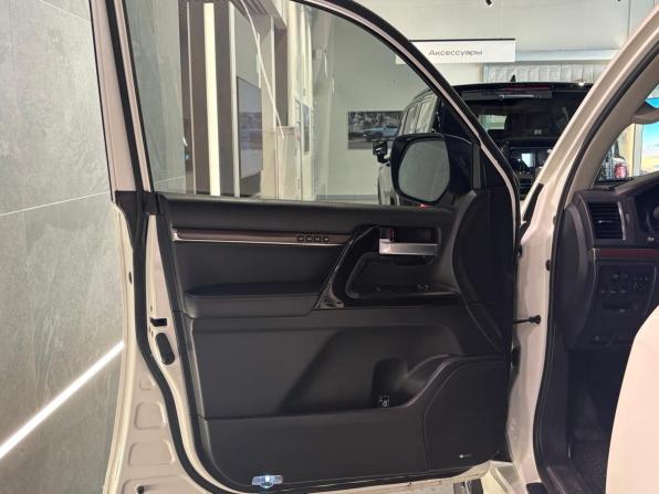 Toyota Land Cruiser 200 Series Рестайлинг 2 с пробегом 2017 года, цена 6 400 000 рублей, 132890 км, внедорожник, Автокод Объявления