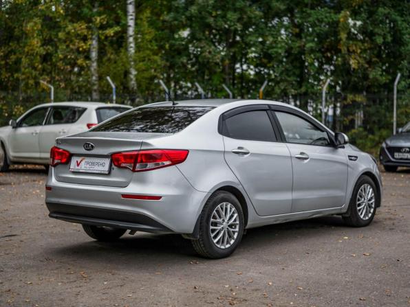 Kia Rio III Рестайлинг с пробегом 2016 года, цена 945 000 рублей, 131712 км, седан, Автокод Объявления