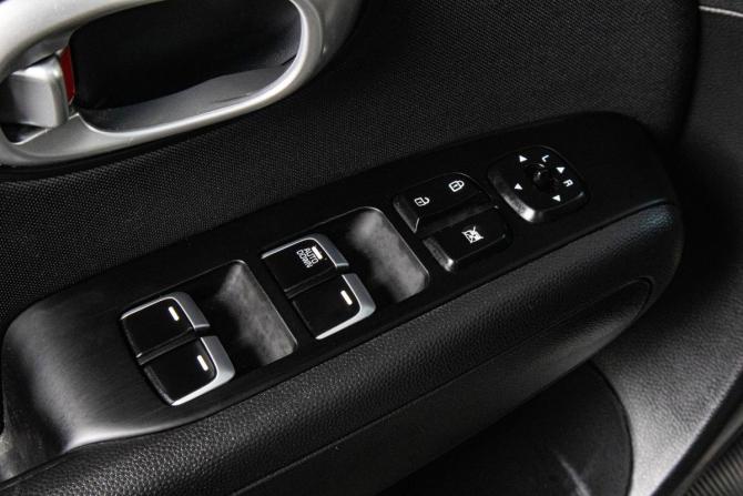 Kia Soul II Рестайлинг с пробегом 2018 года, цена 1 899 000 рублей, 65231 км, хэтчбек, Автокод Объявления