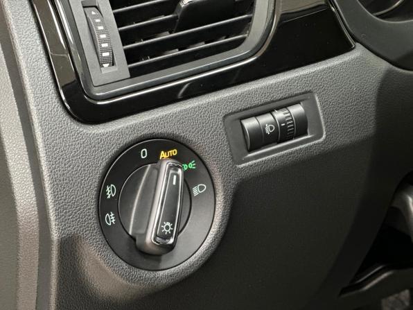 Skoda Rapid I Рестайлинг с пробегом 2017 года, цена 1 390 000 рублей, 53250 км, лифтбек, Автокод Объявления